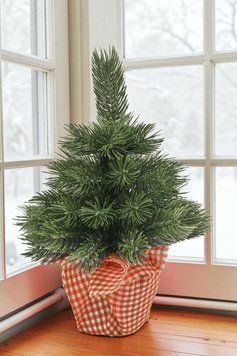 Artificial Christmas tree &ldquo;Alaska mini in a pot&rdquo;, molded plastic, dark green color, 0.4 m, 40 cm, Dark Green