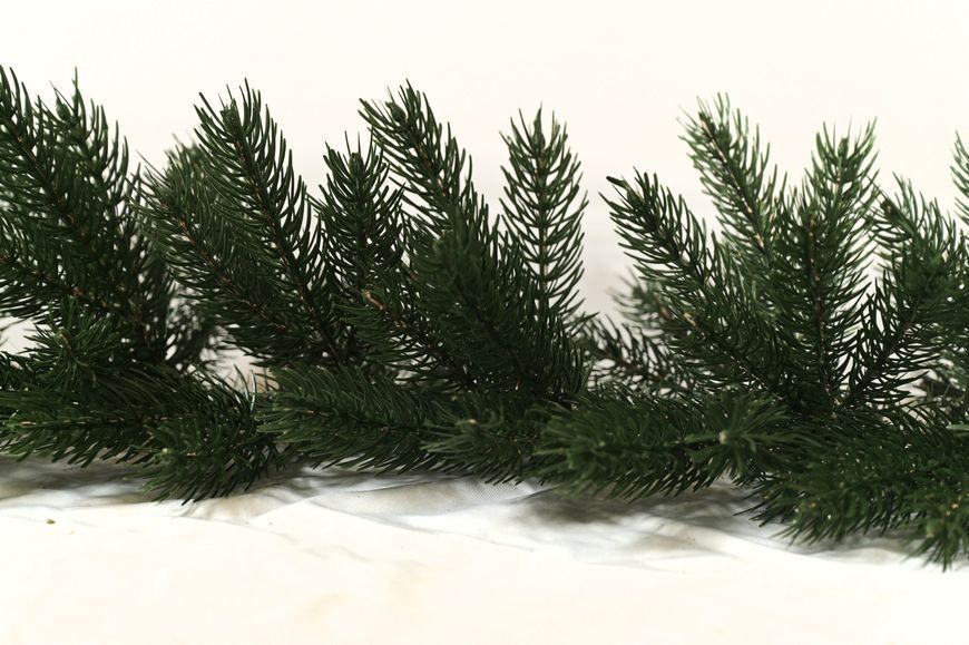 Artificial garland &ldquo;Bukovynska&rdquo;, molded plastic, dark green color, 1.8m